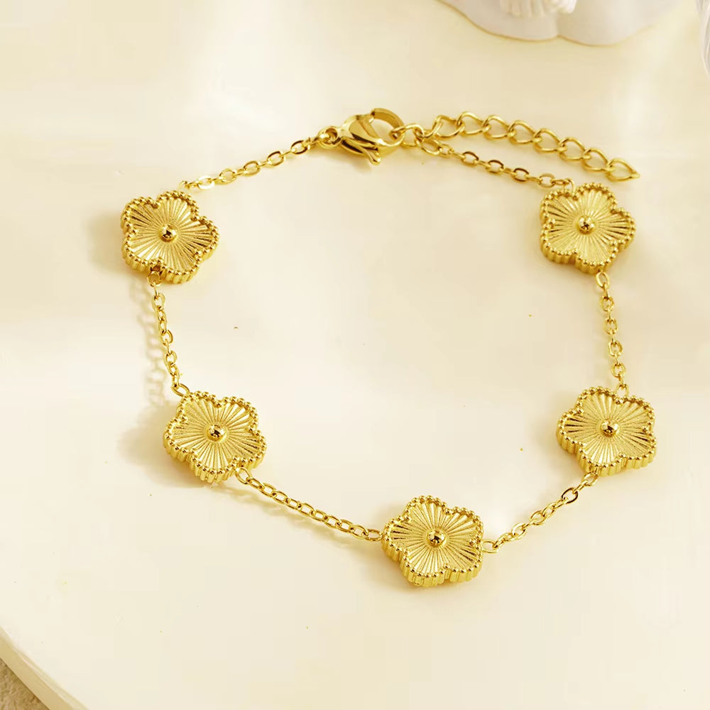 Fashion Flower Stainless Steel Bracelets for Women Trendy Gold Color Metal Bracelet Party Birthday Daily Cute Romantic Jewelry