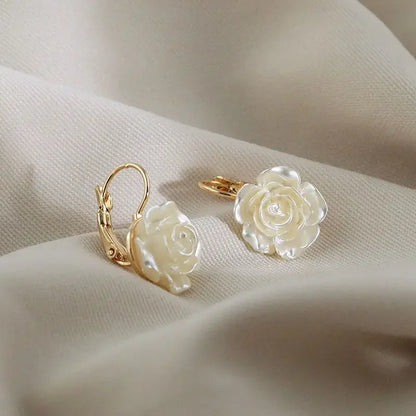 White Enamel Flower Stud Earrings for Women Folded Unique Design Multi-Layers Floral Female Small Earrings 2024 New Brincos