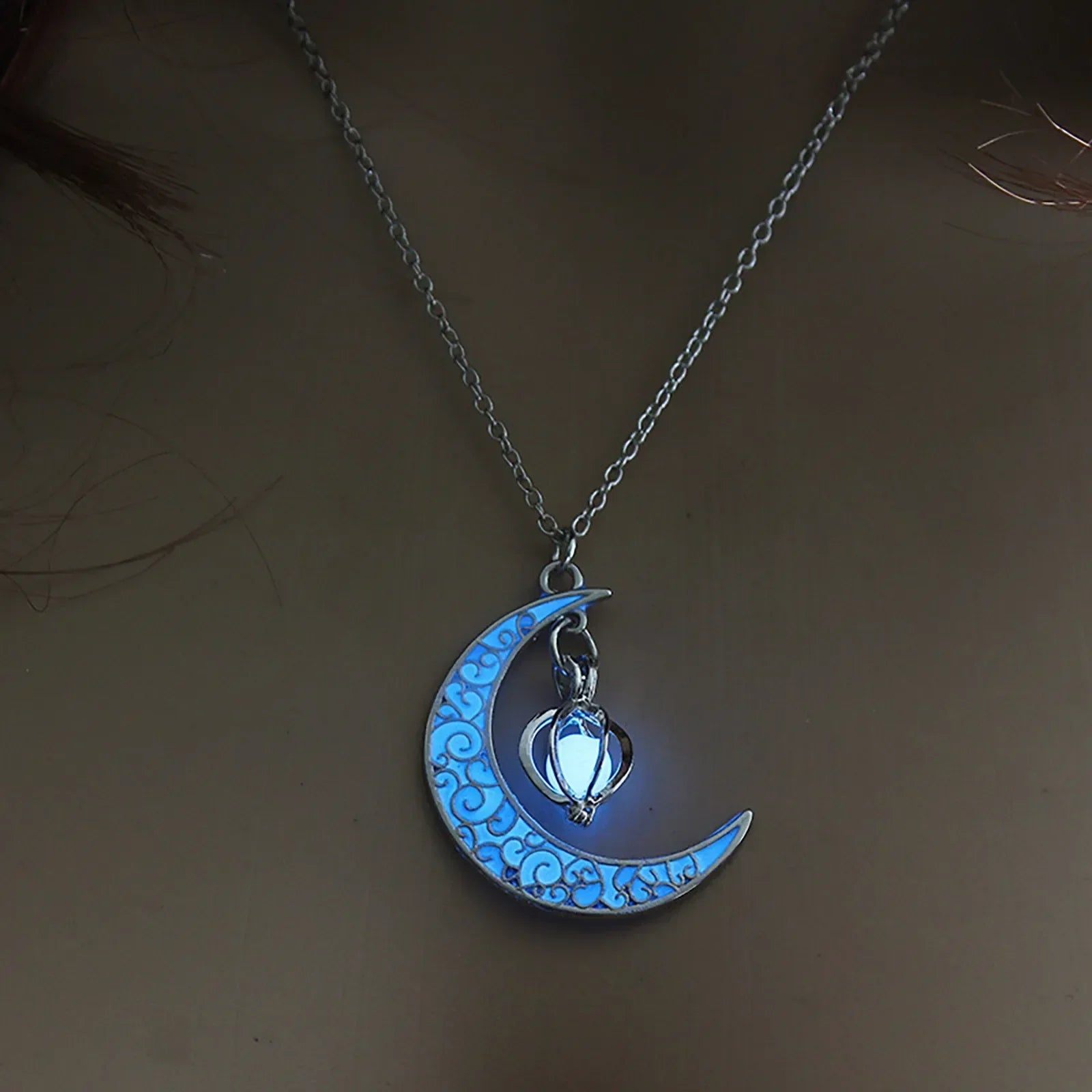 Womens Teen Girls Luminous Moon Necklace Moon Pendants Chain Choker Glow in the Dark Necklace Jewellery Gifts Ожерелье