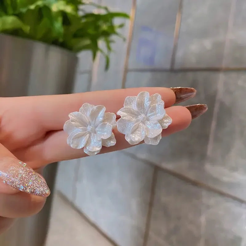 White Enamel Flower Stud Earrings for Women Folded Unique Design Multi-Layers Floral Female Small Earrings 2024 New Brincos