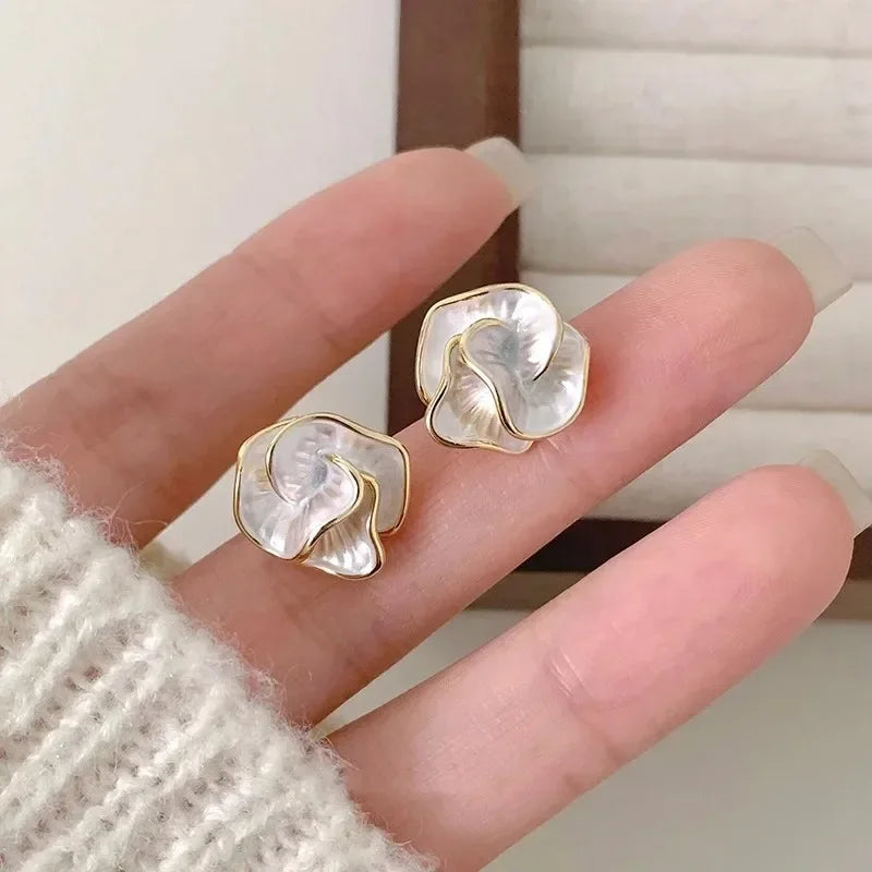 White Enamel Flower Stud Earrings for Women Folded Unique Design Multi-Layers Floral Female Small Earrings 2024 New Brincos