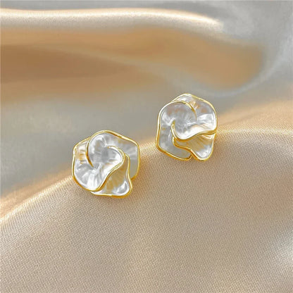 White Enamel Flower Stud Earrings for Women Folded Unique Design Multi-Layers Floral Female Small Earrings 2024 New Brincos