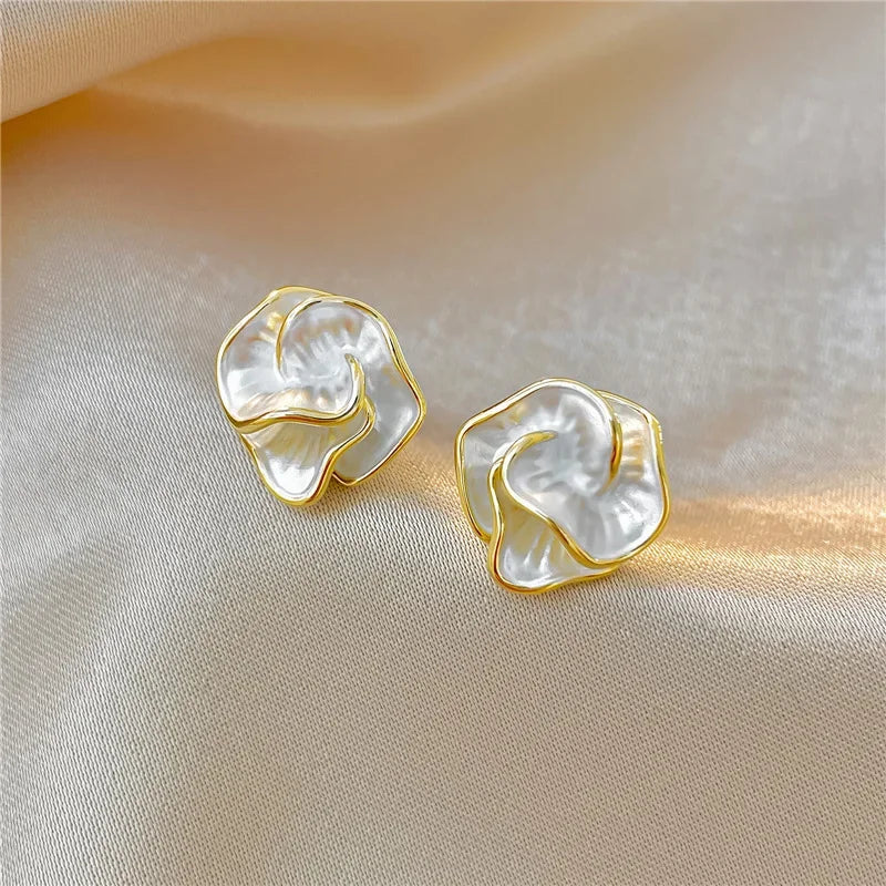 White Enamel Flower Stud Earrings for Women Folded Unique Design Multi-Layers Floral Female Small Earrings 2024 New Brincos